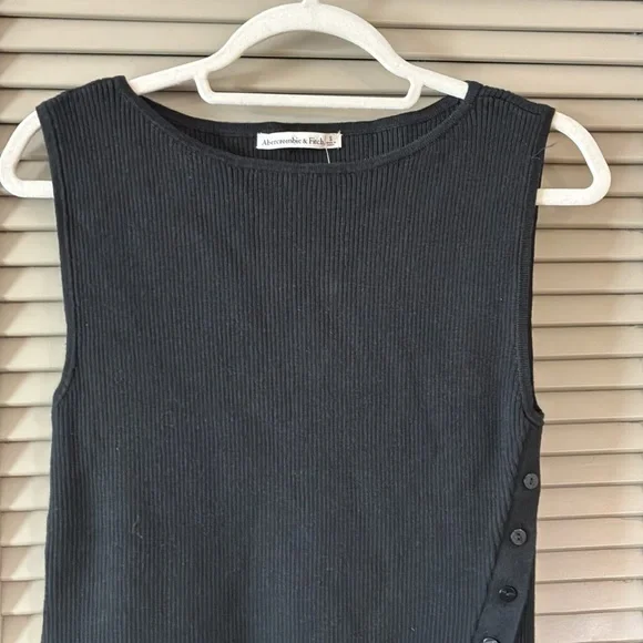 NWT Abercrombie and Fitch Asymmetrical Button Sweater Tank Black Sz S - Picture 5 of 9